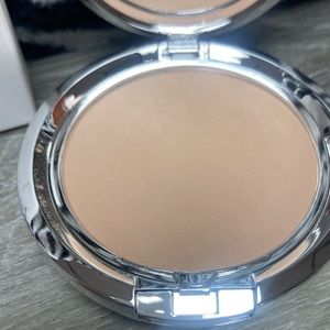 TIGI Powder Foundation in Beauty